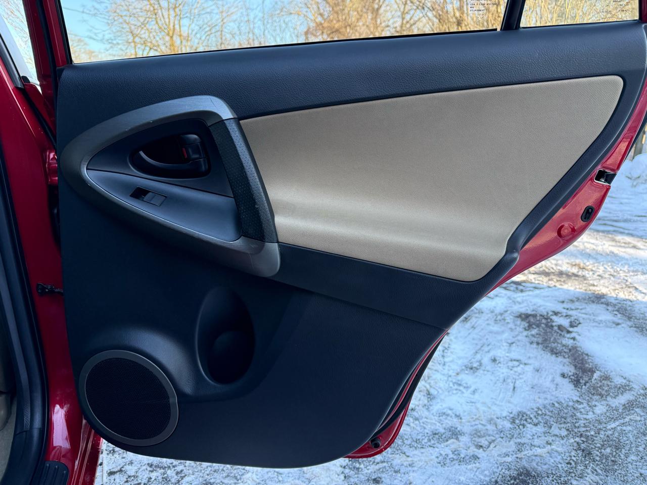 Toyota RAV4 Base I4 4WD 2011