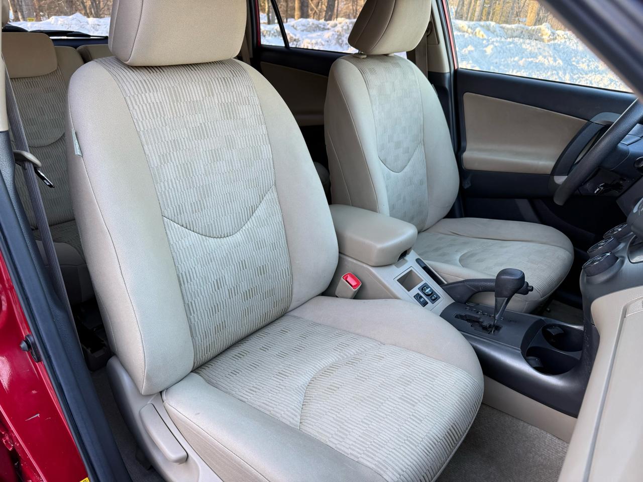 Toyota RAV4 Base I4 4WD 2011