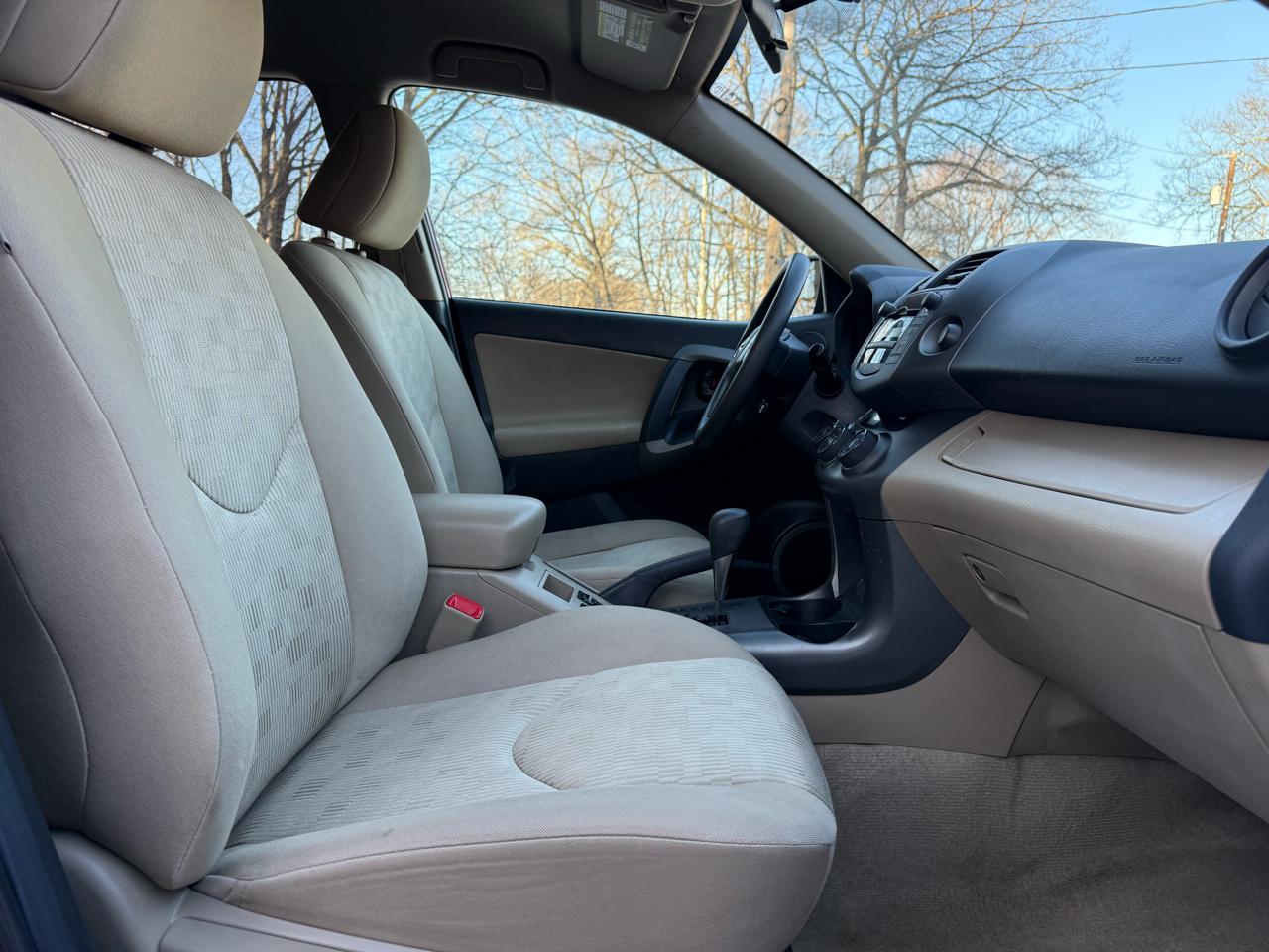 Toyota RAV4 Base I4 4WD 2011