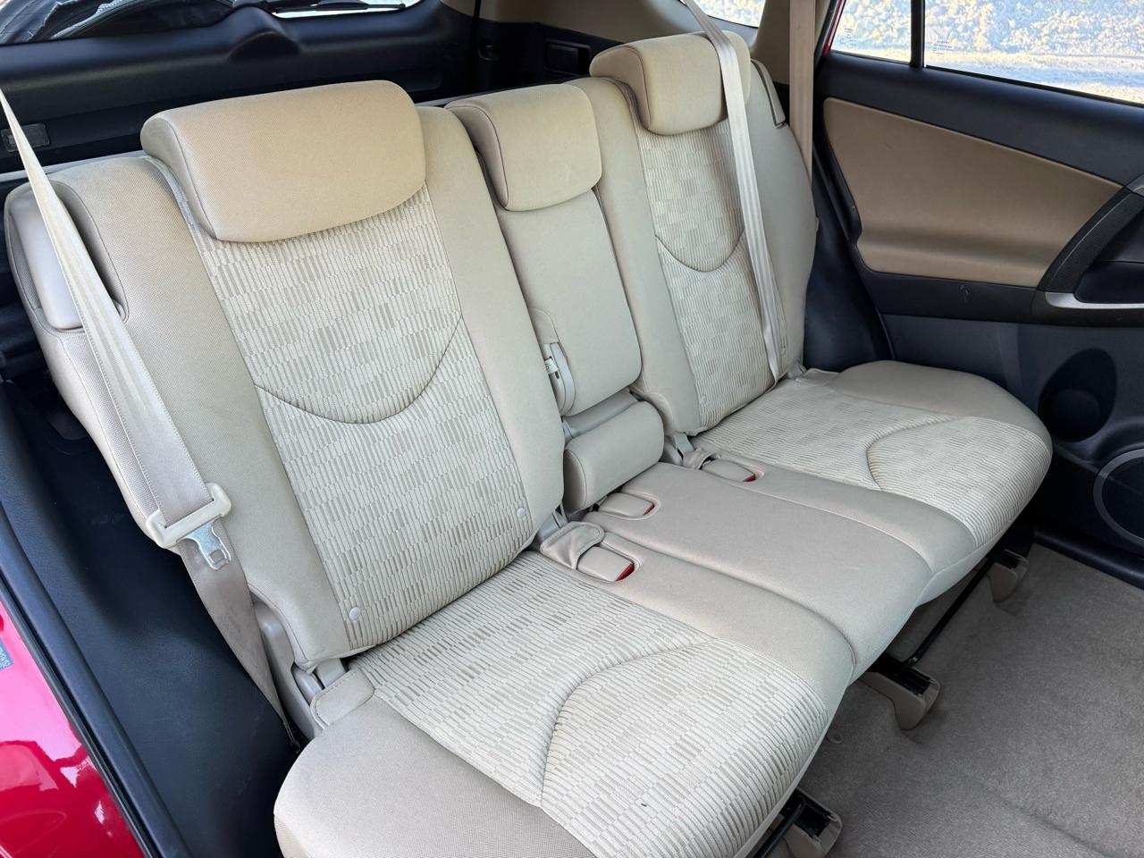 Toyota RAV4 Base I4 4WD 2011