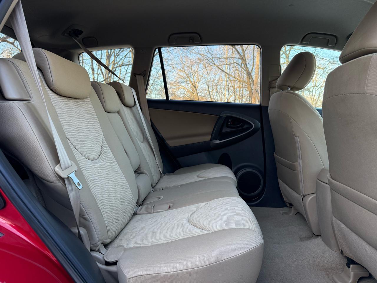 Toyota RAV4 Base I4 4WD 2011