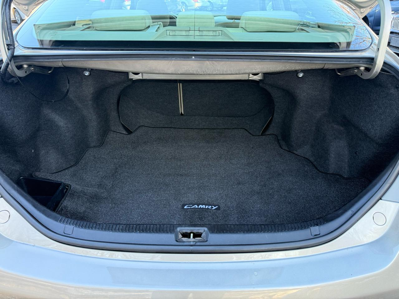 Toyota Camry LE 5-Spd AT 2009