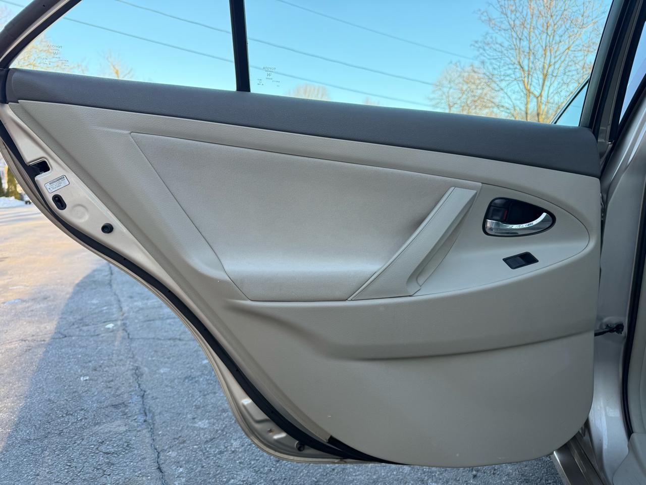 Toyota Camry LE 5-Spd AT 2009