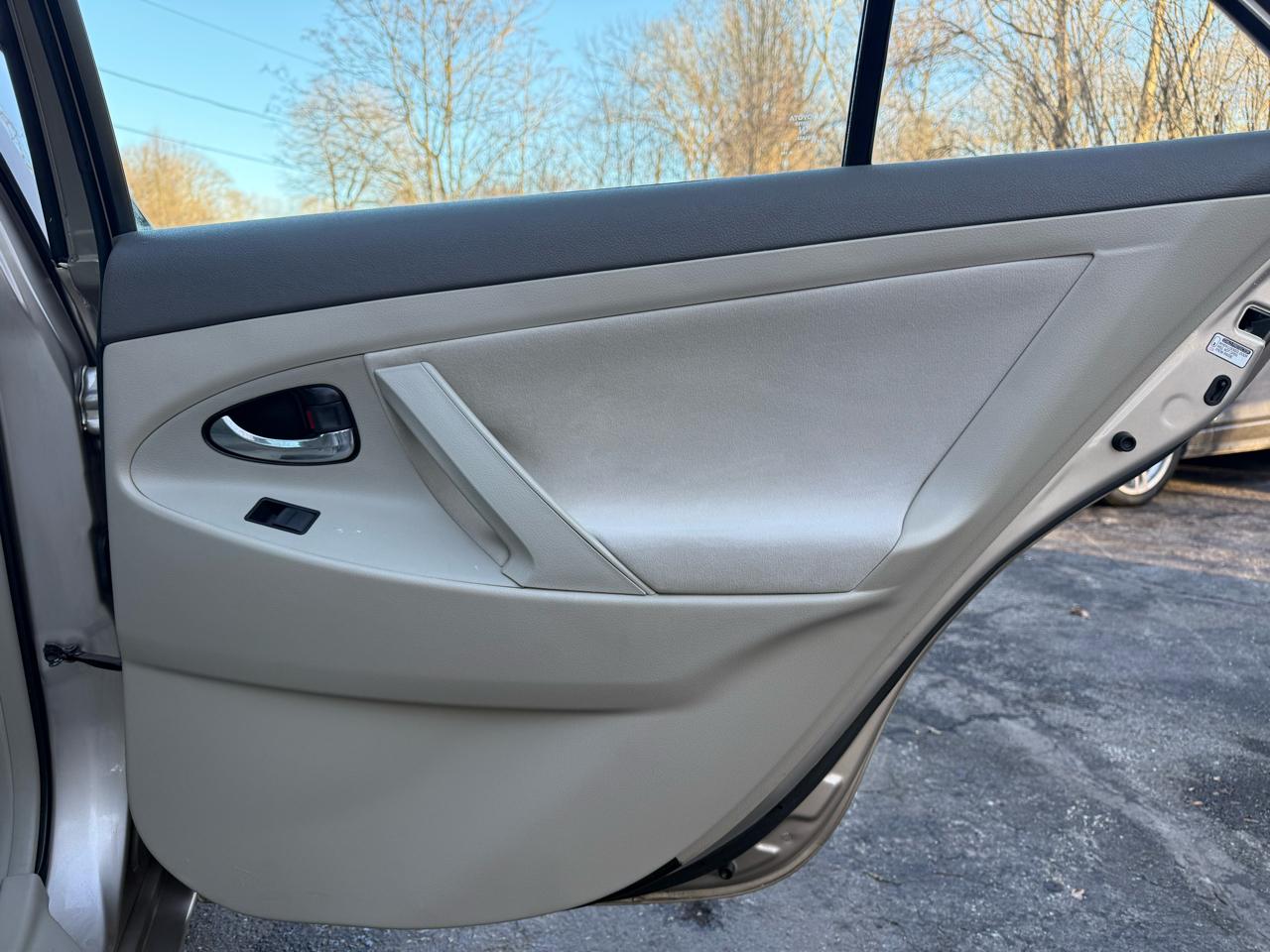 Toyota Camry LE 5-Spd AT 2009