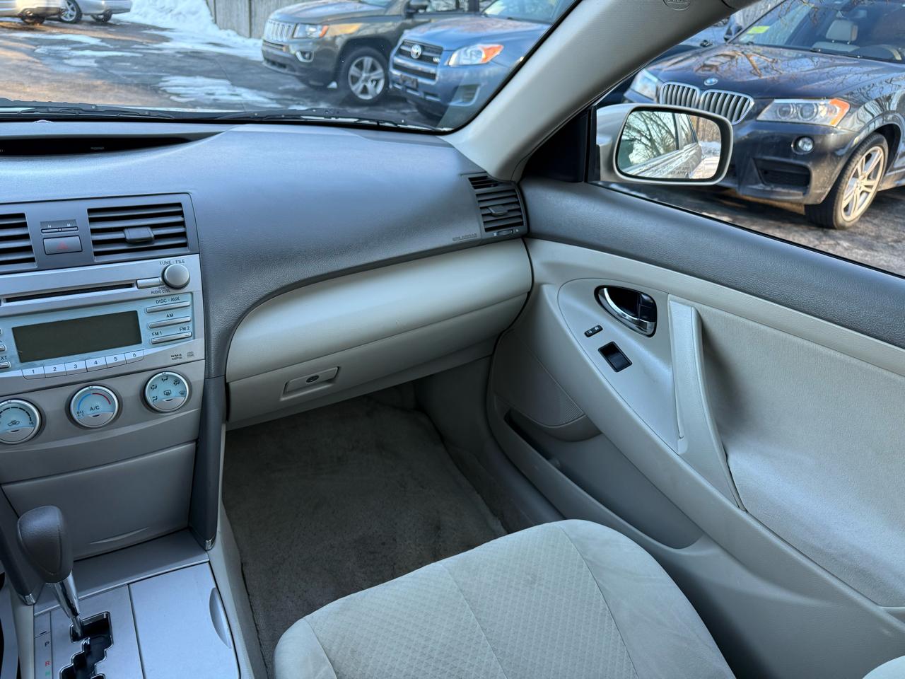 Toyota Camry LE 5-Spd AT 2009