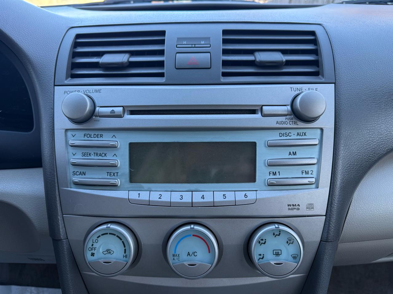 Toyota Camry LE 5-Spd AT 2009