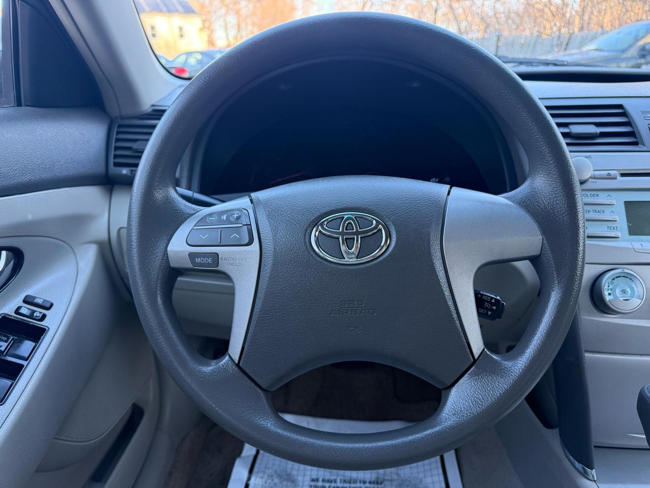 Toyota Camry LE 5-Spd AT 2009