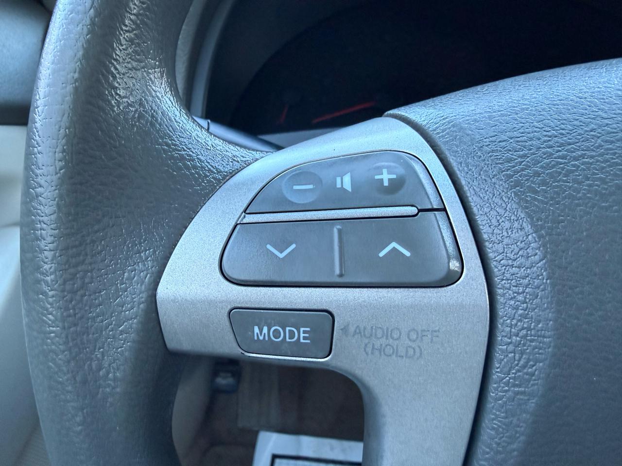 Toyota Camry LE 5-Spd AT 2009