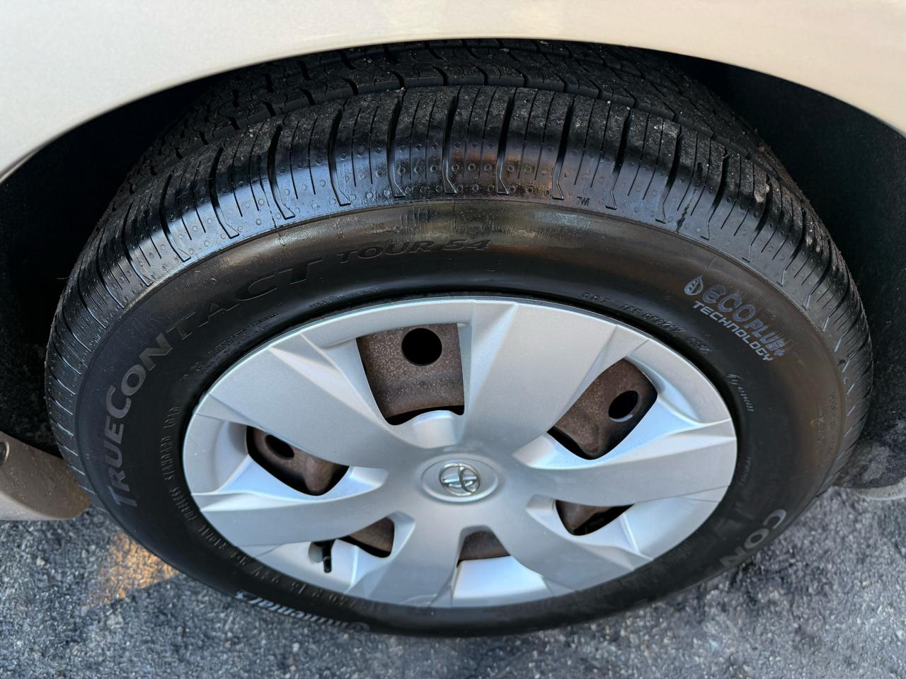 Toyota Camry LE 5-Spd AT 2009