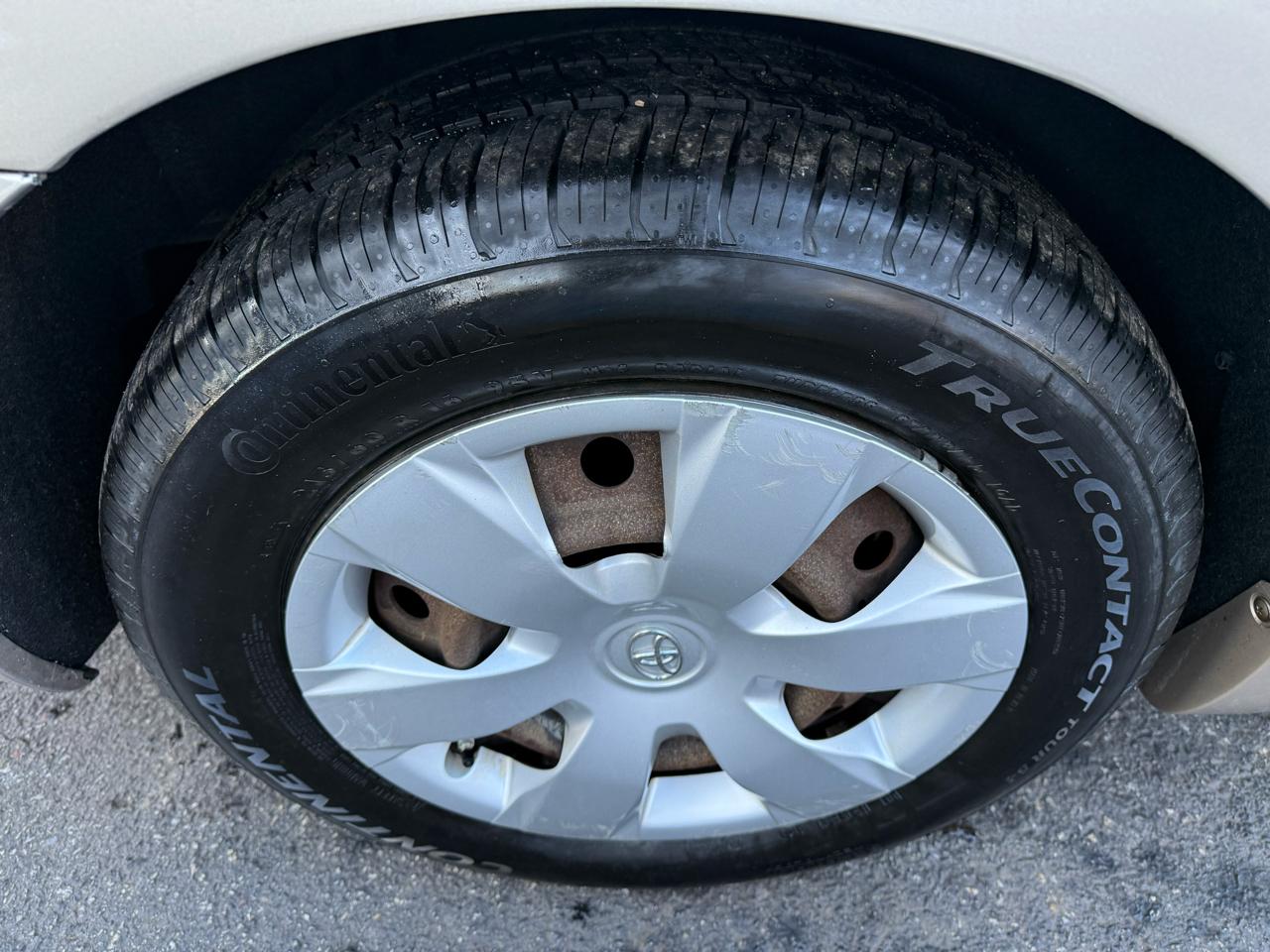 Toyota Camry LE 5-Spd AT 2009