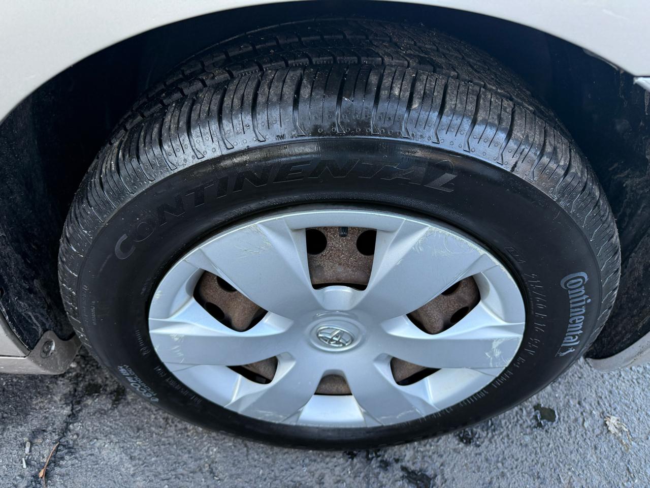 Toyota Camry LE 5-Spd AT 2009