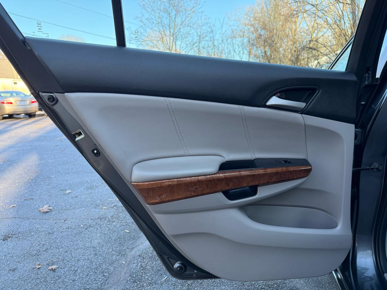 Honda Accord EX-L V-6 Sedan AT 2011