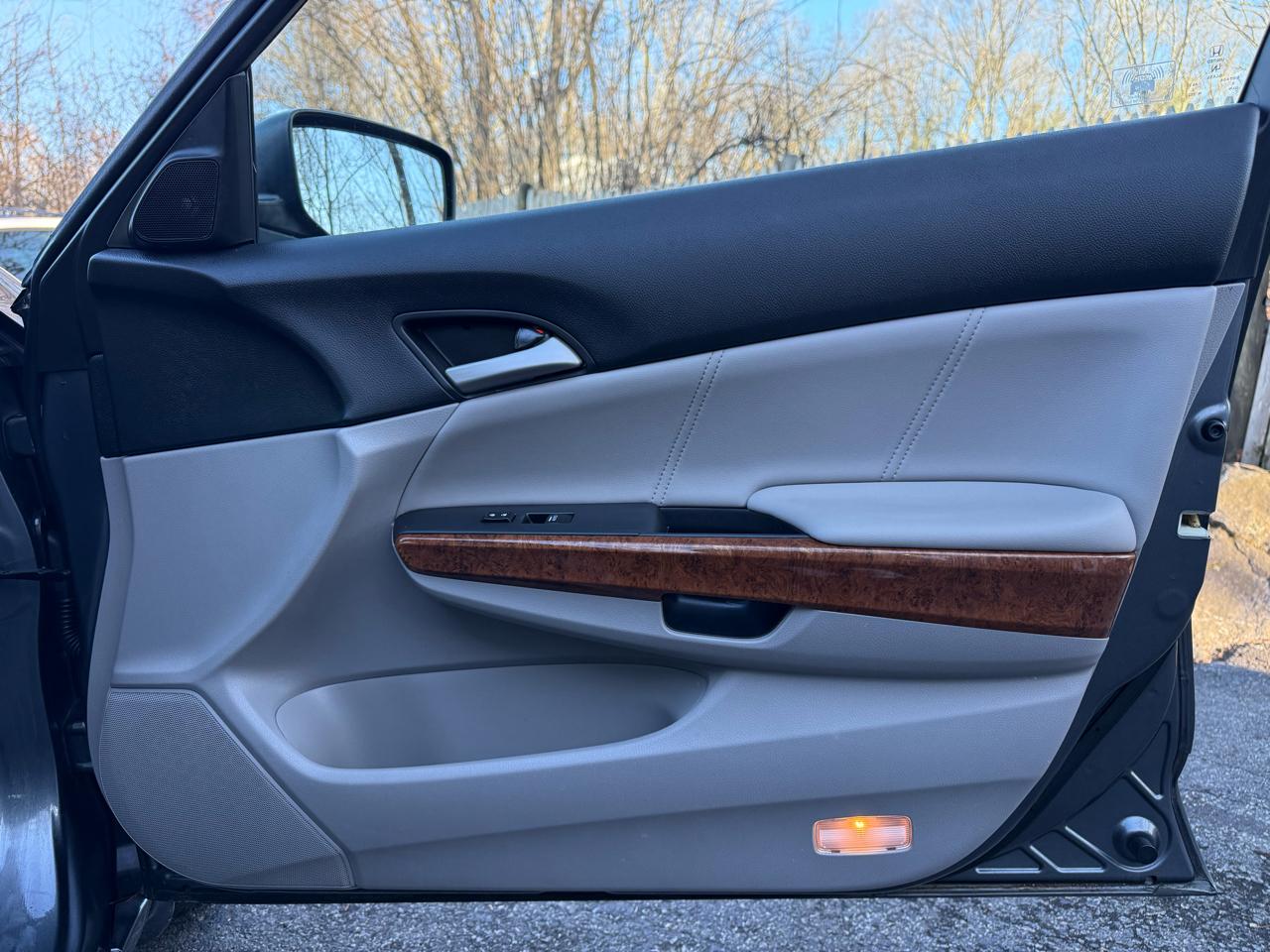 Honda Accord EX-L V-6 Sedan AT 2011