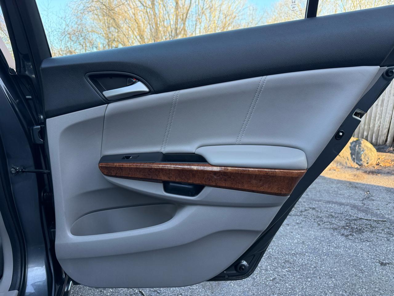 Honda Accord EX-L V-6 Sedan AT 2011