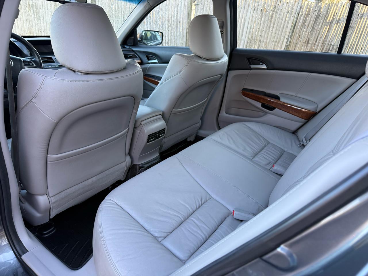 Honda Accord EX-L V-6 Sedan AT 2011