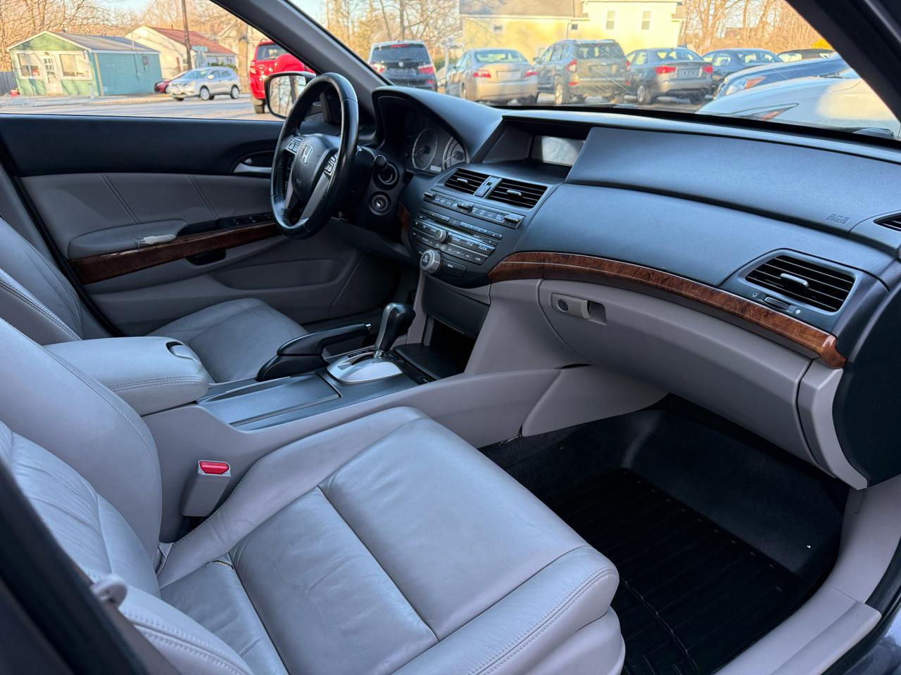 Honda Accord EX-L V-6 Sedan AT 2011