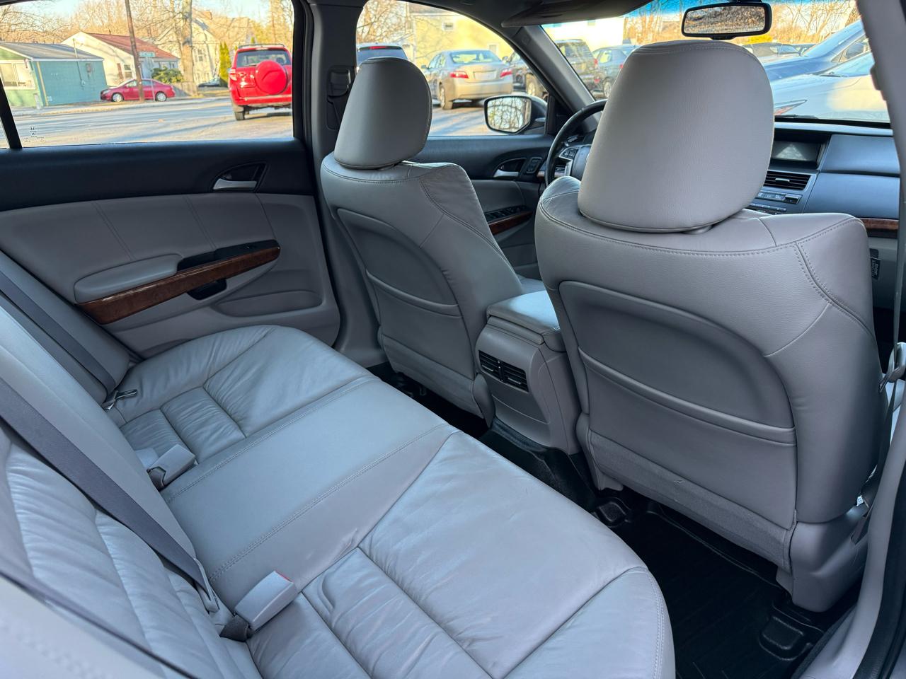 Honda Accord EX-L V-6 Sedan AT 2011