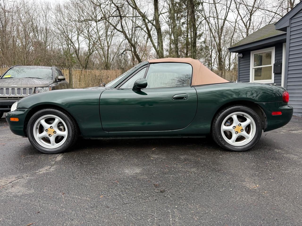 Mazda MX-5 Miata 2D Convertible 1999