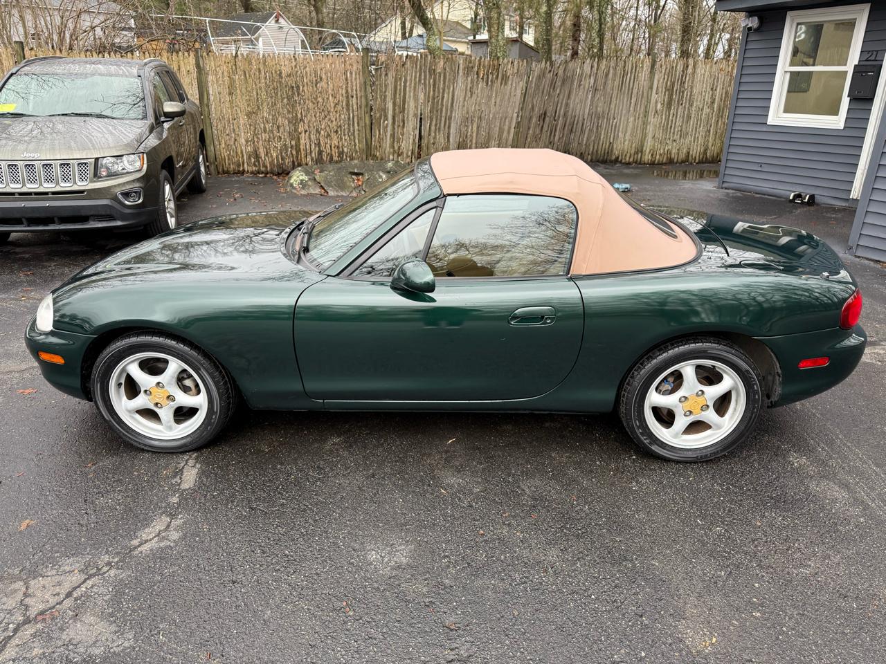 Mazda MX-5 Miata 2D Convertible 1999