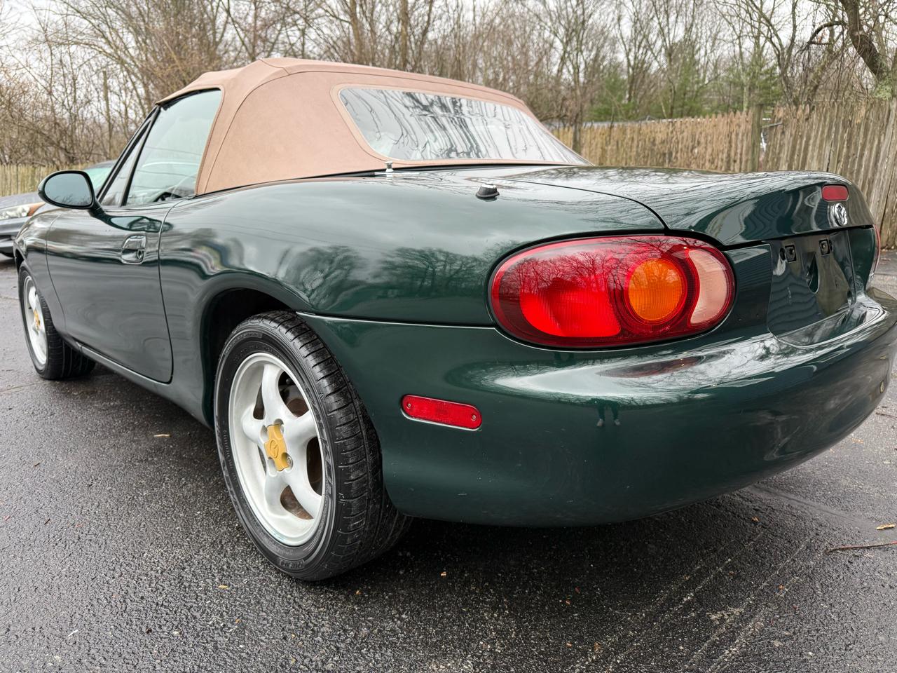 Mazda MX-5 Miata 2D Convertible 1999