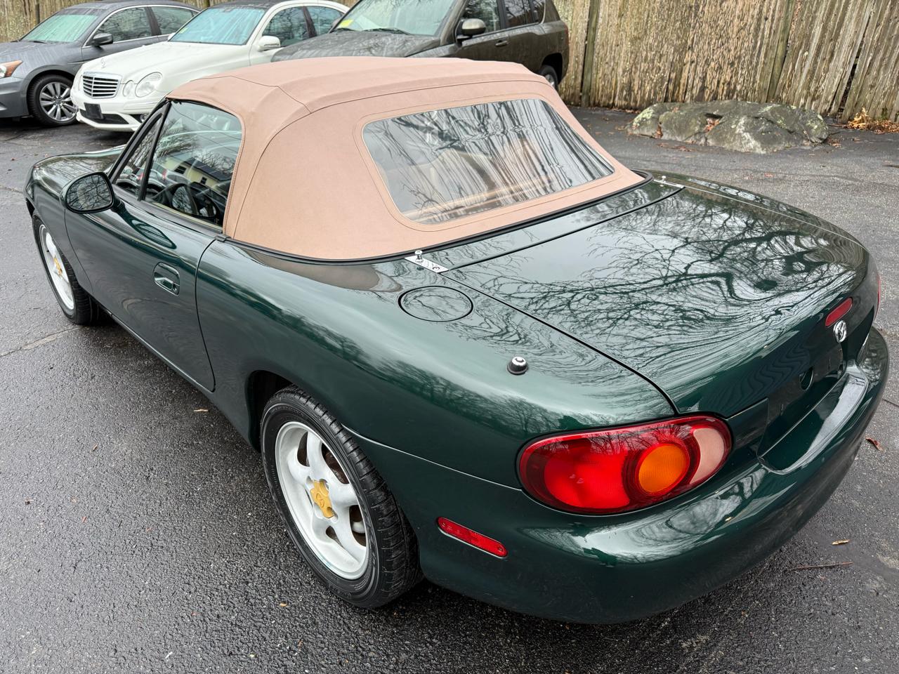 Mazda MX-5 Miata 2D Convertible 1999