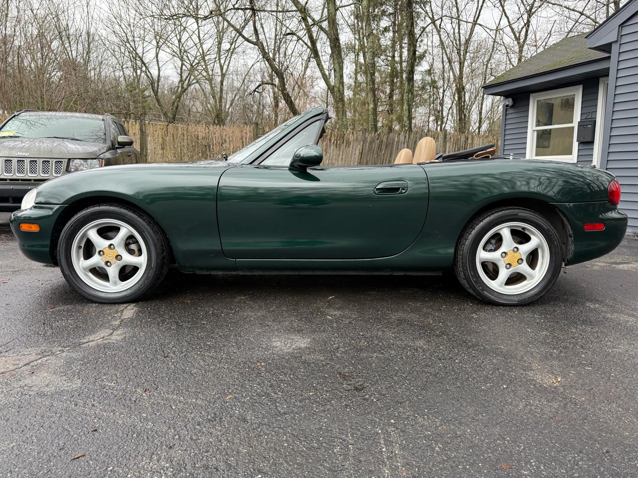 Mazda MX-5 Miata 2D Convertible 1999