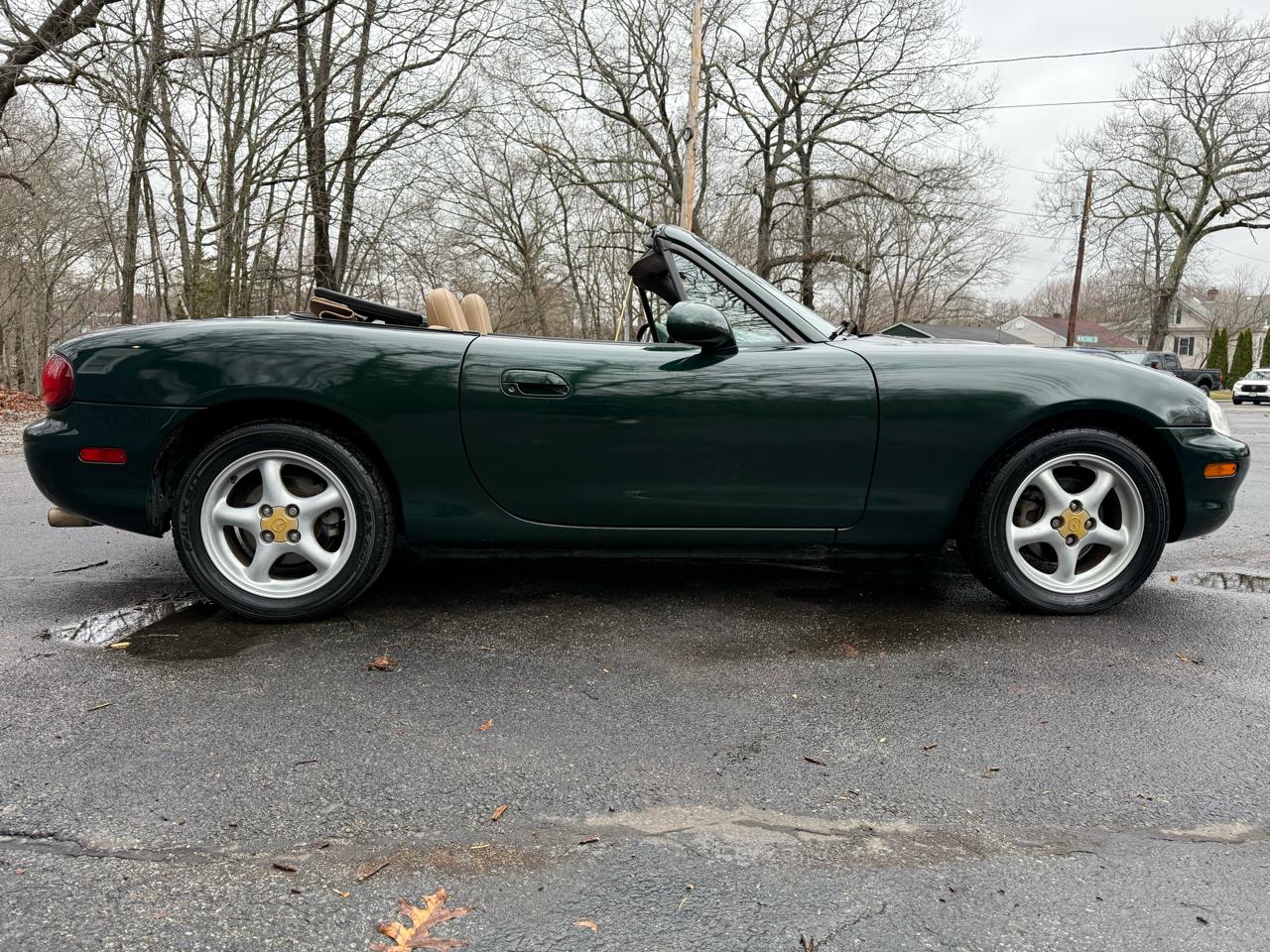 Mazda MX-5 Miata 2D Convertible 1999