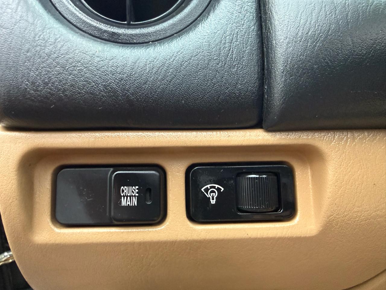 Mazda MX-5 Miata 2D Convertible 1999