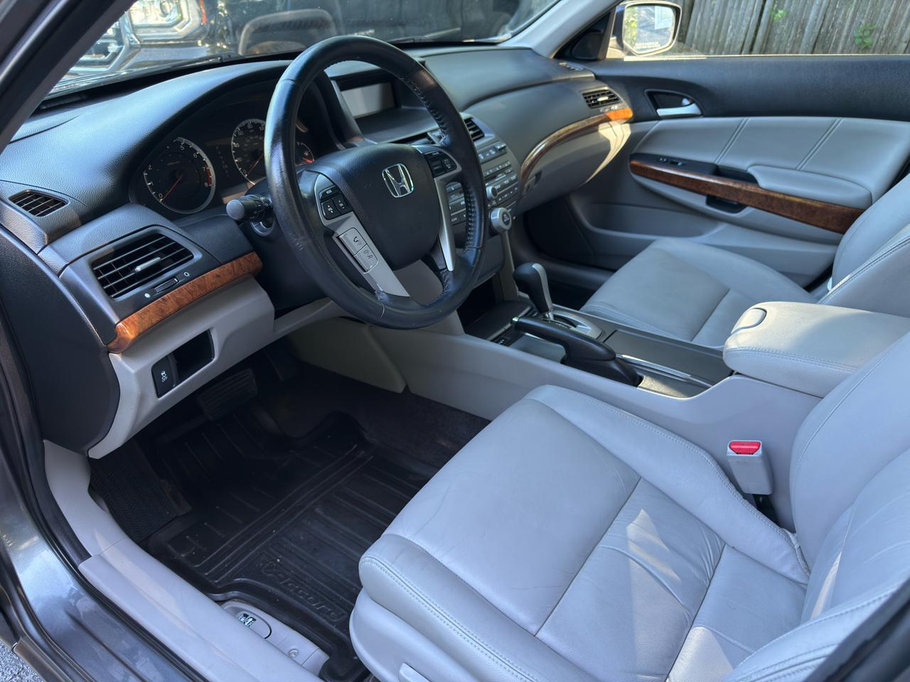 Honda Accord EX-L V-6 Sedan AT 2011