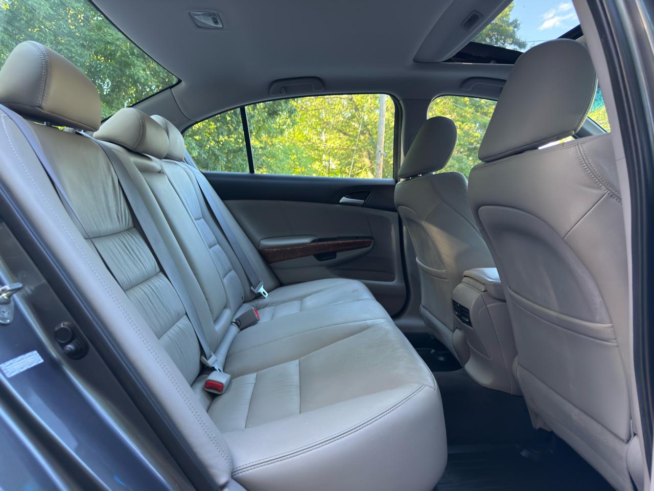 Honda Accord EX-L V-6 Sedan AT 2011