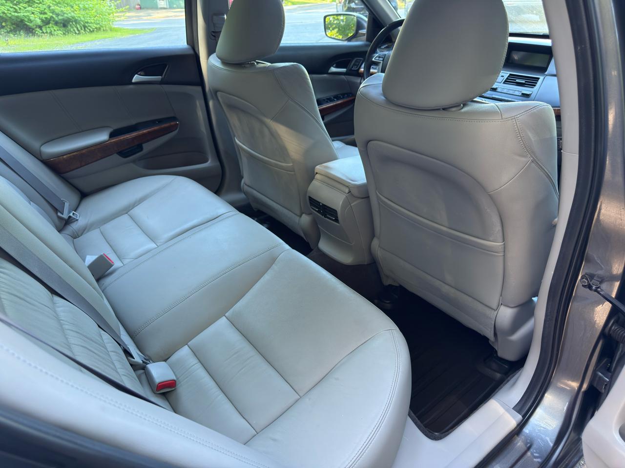 Honda Accord EX-L V-6 Sedan AT 2011