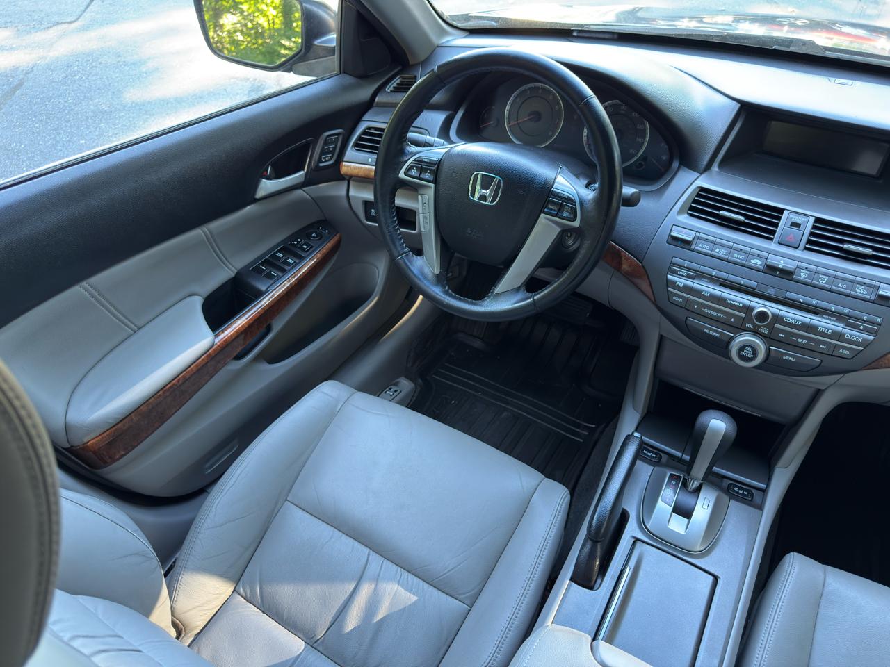 Honda Accord EX-L V-6 Sedan AT 2011