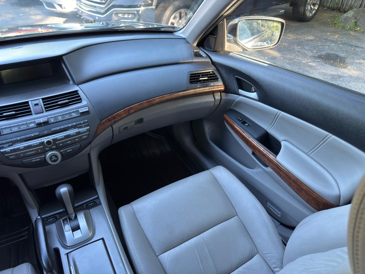Honda Accord EX-L V-6 Sedan AT 2011