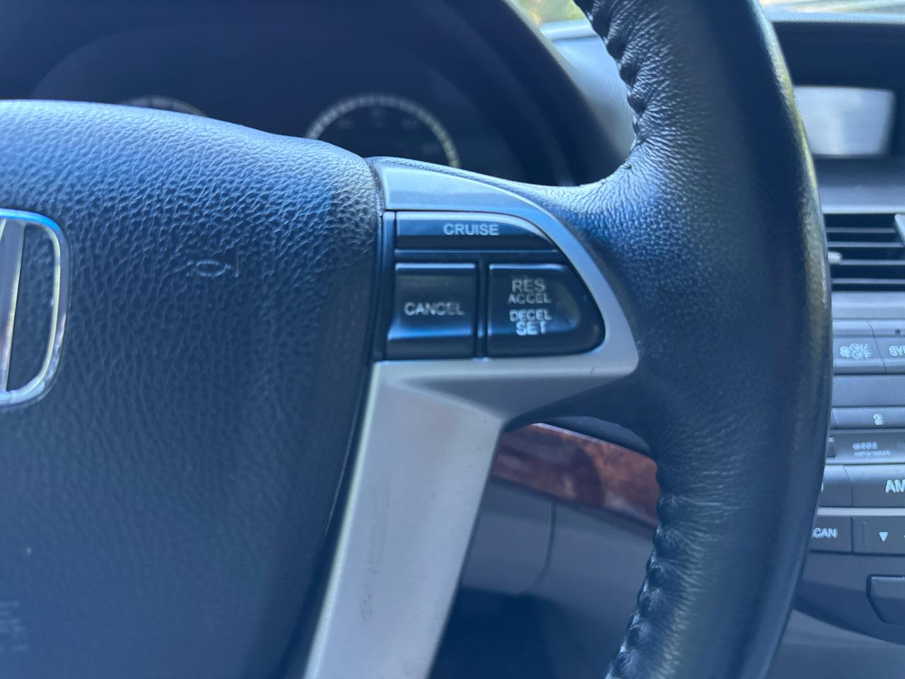Honda Accord EX-L V-6 Sedan AT 2011