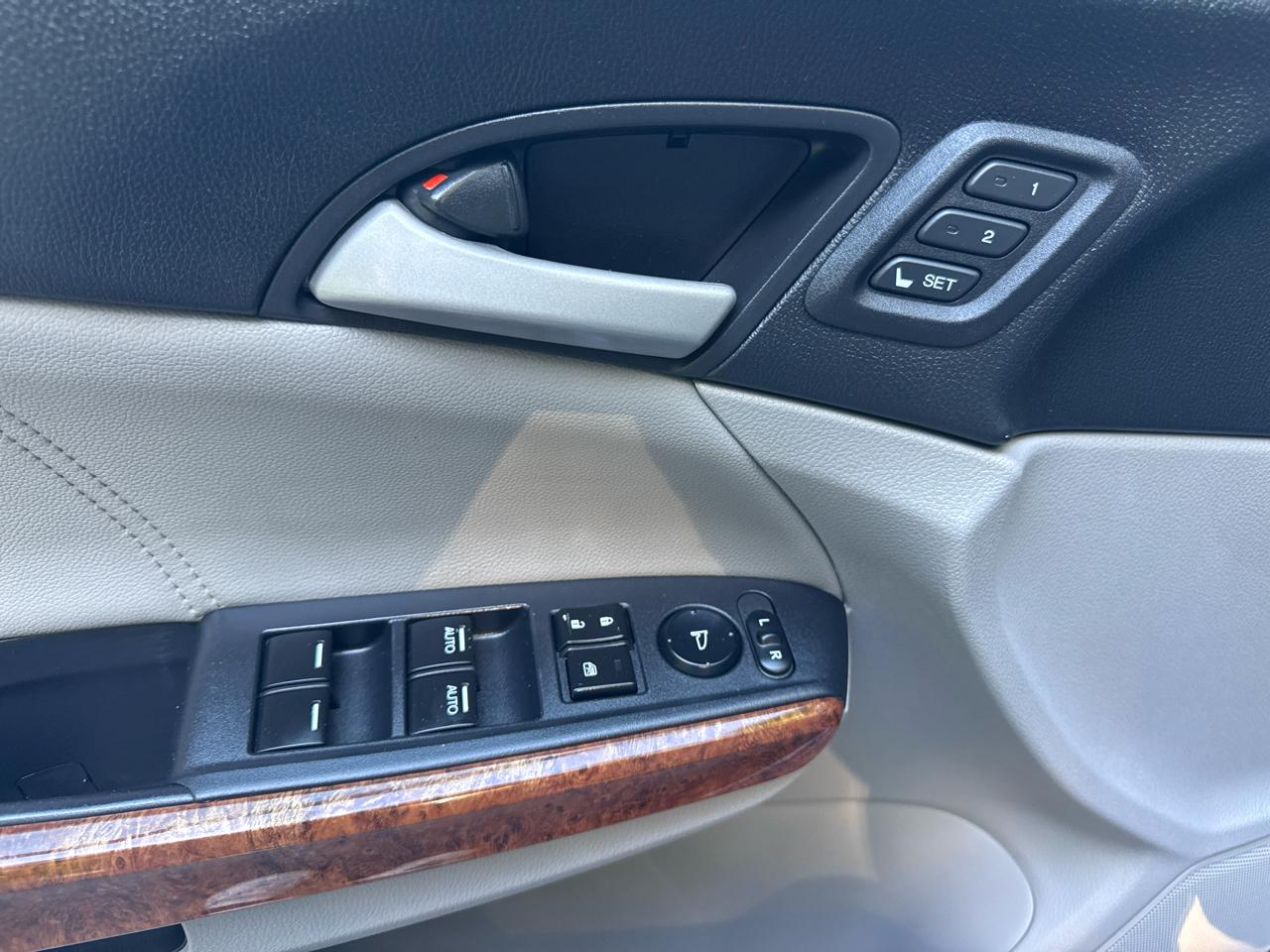 Honda Accord EX-L V-6 Sedan AT 2011