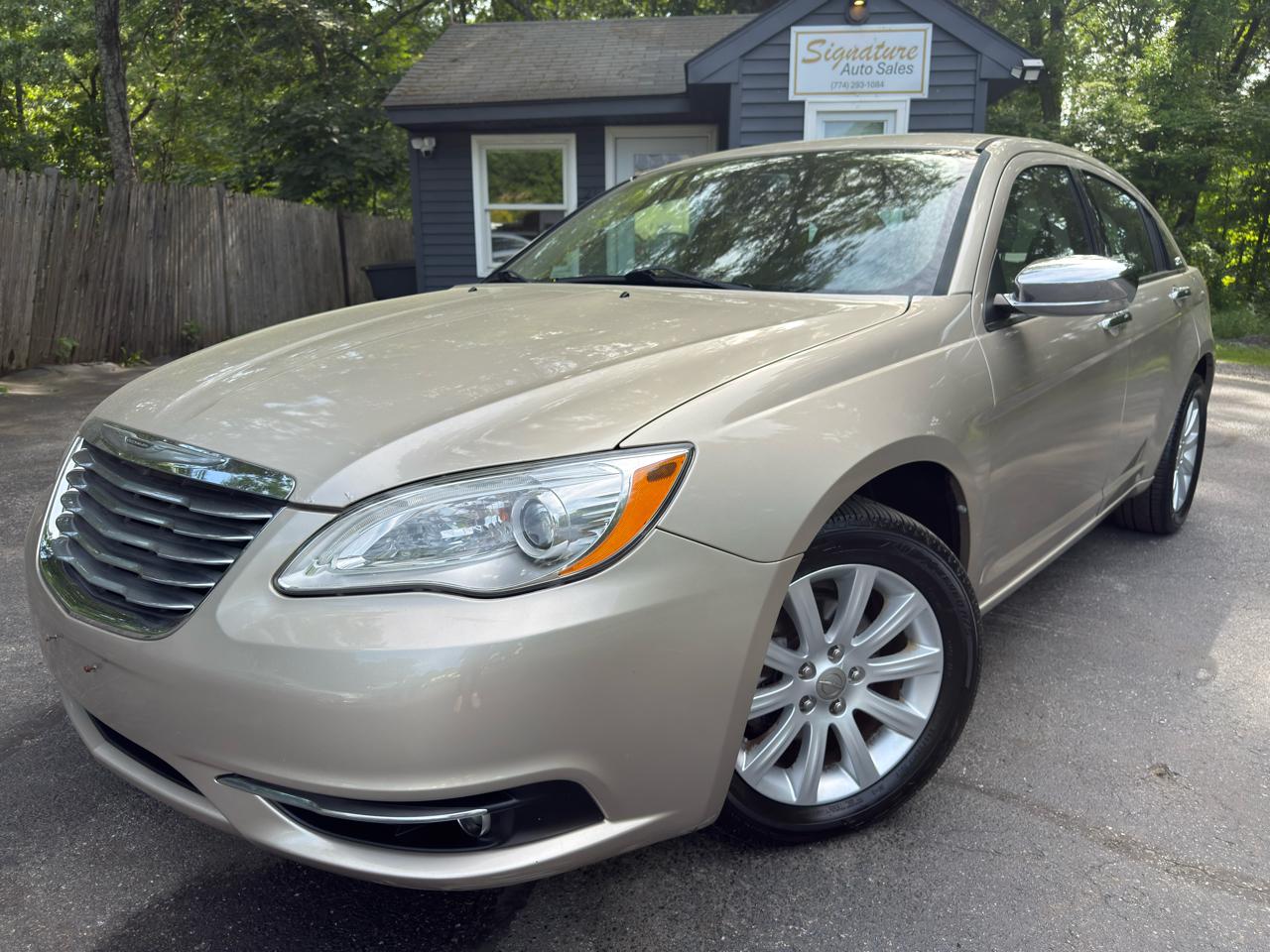 2013 Chrysler 200 Limited's photo