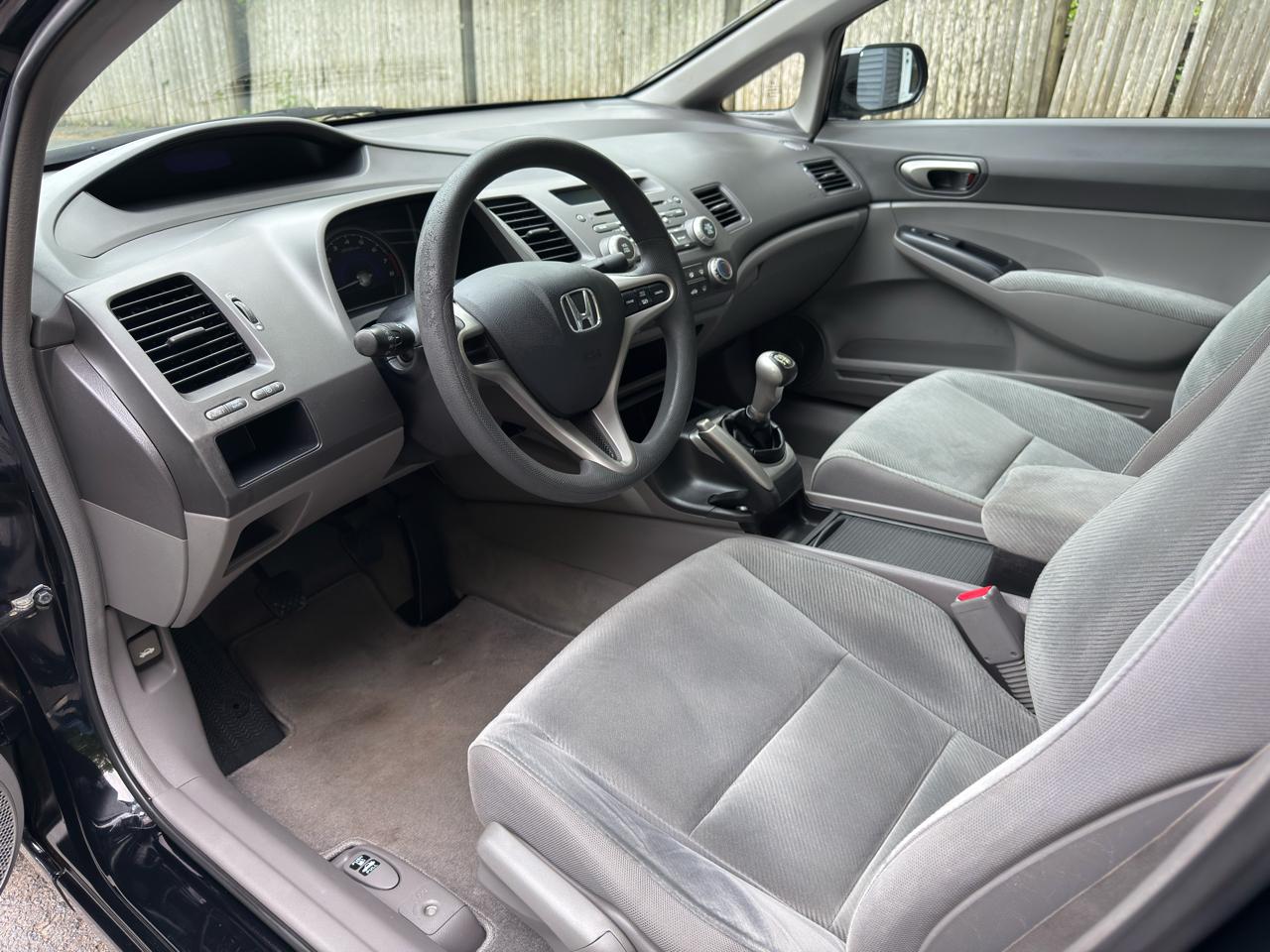 Honda Civic LX Sedan 5-Speed MT 2010