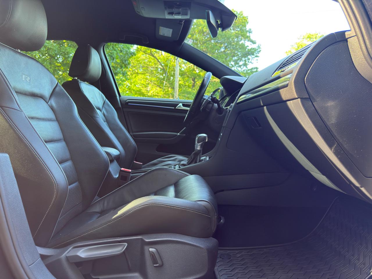 Volkswagen Golf R DCS and Navigation 7A 2018