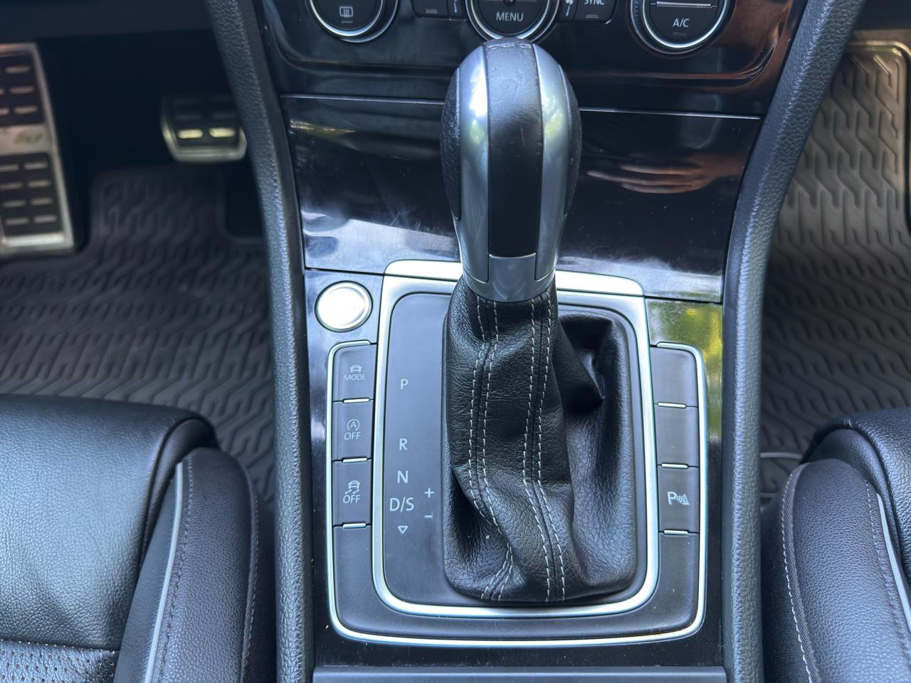 Volkswagen Golf R DCS and Navigation 7A 2018