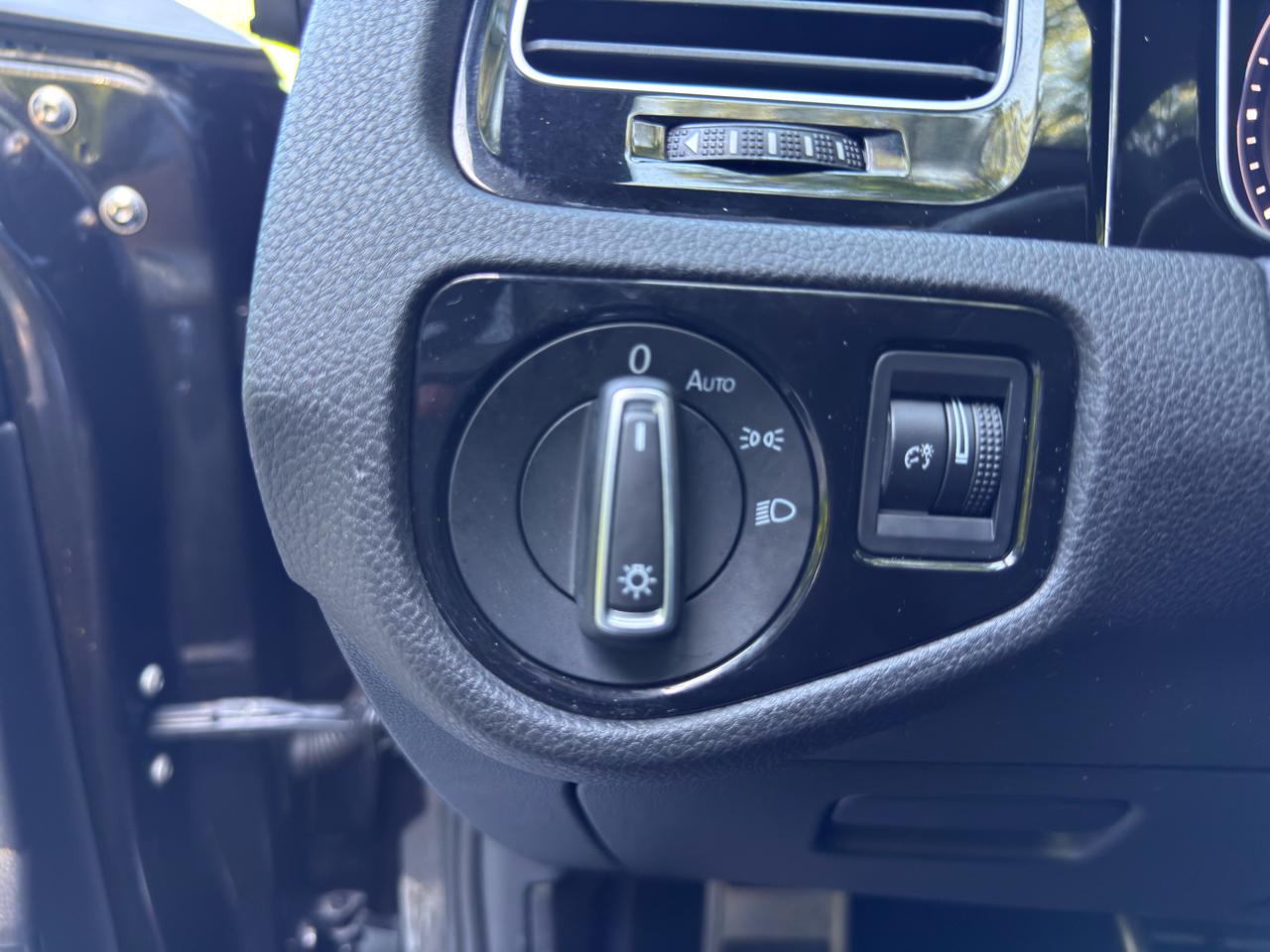 Volkswagen Golf R DCS and Navigation 7A 2018