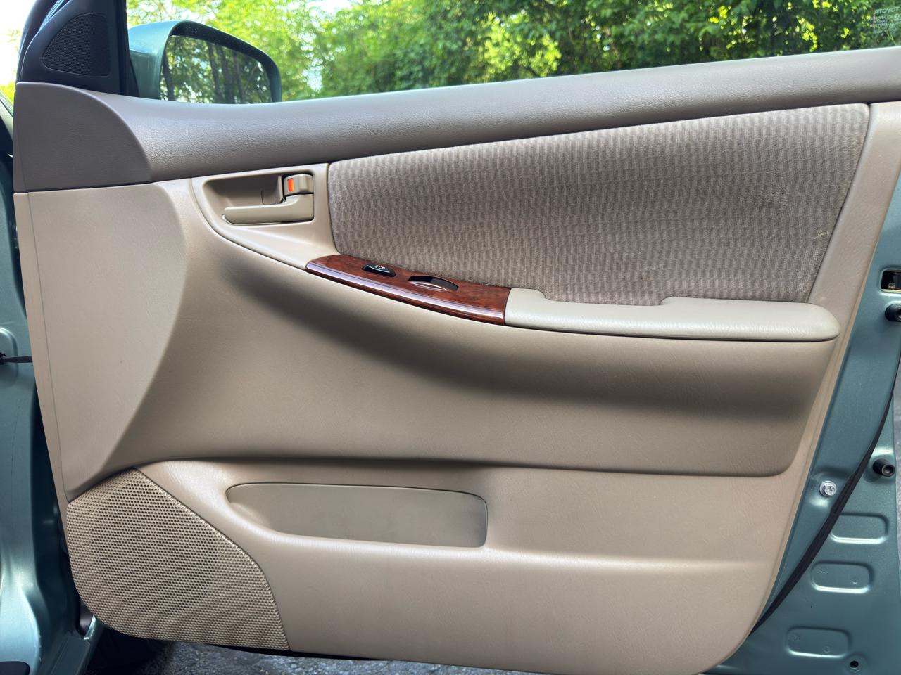 Toyota Corolla LE 2005