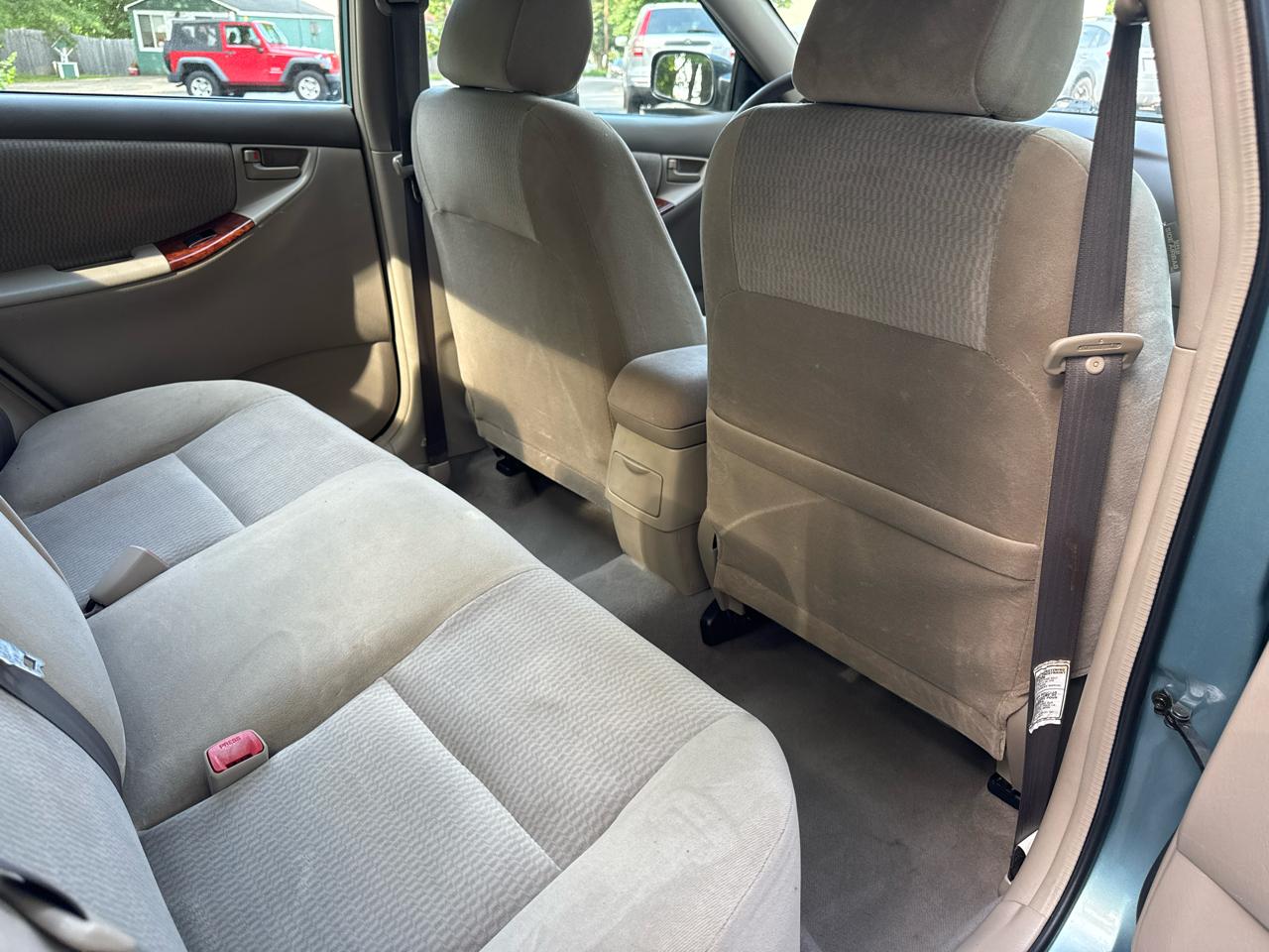 Toyota Corolla LE 2005