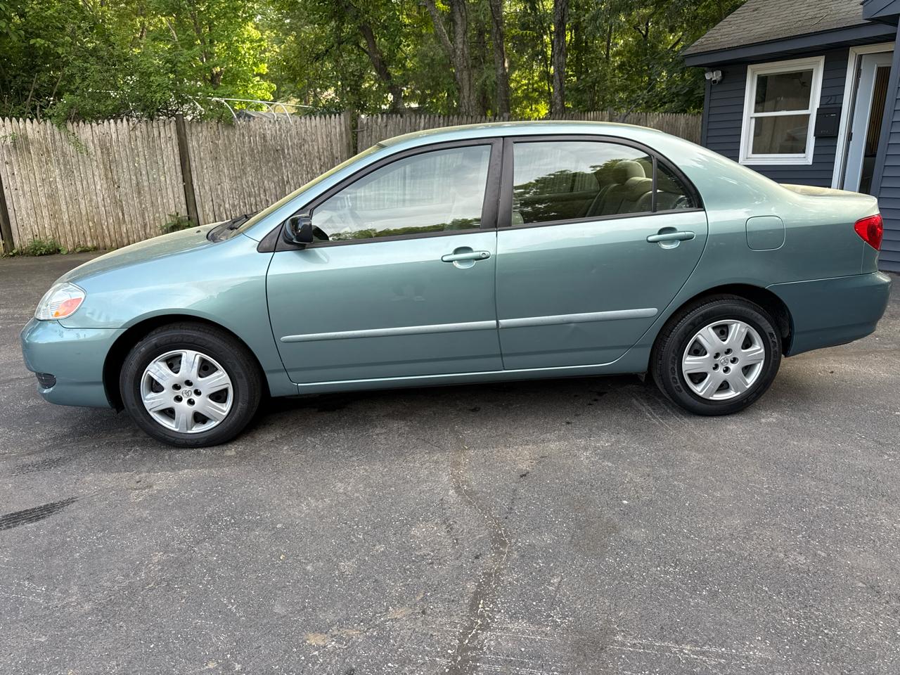 Toyota Corolla LE 2005