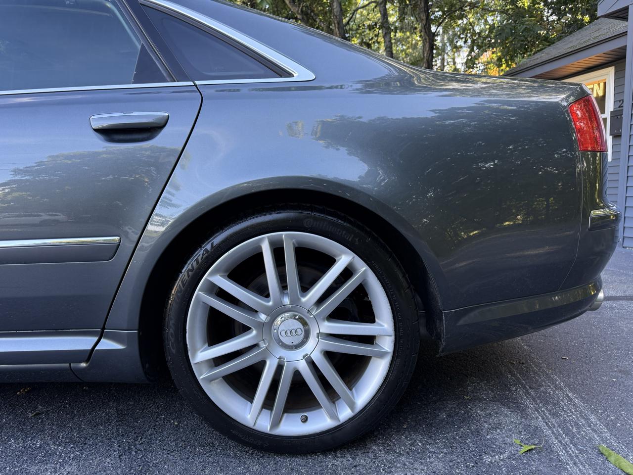 Audi S8 Sedan 2007