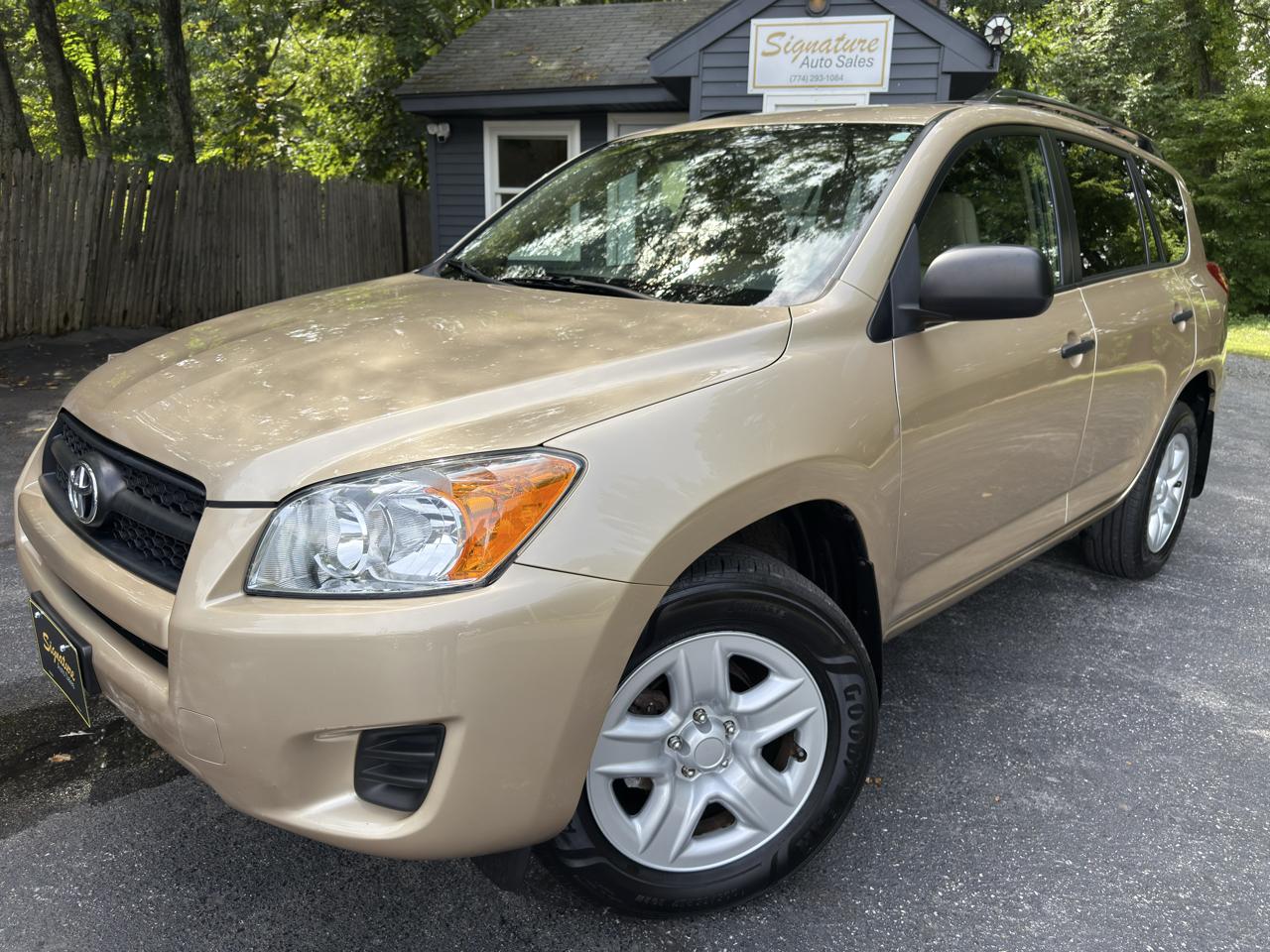 Toyota RAV4 Base I4 4WD 2010