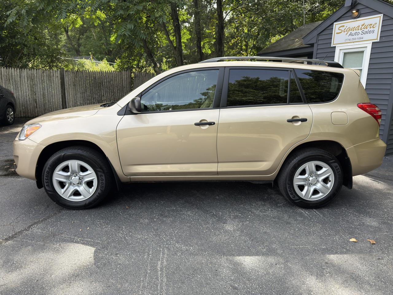 Toyota RAV4 Base I4 4WD 2010