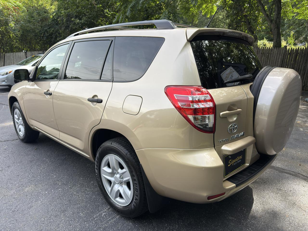 Toyota RAV4 Base I4 4WD 2010