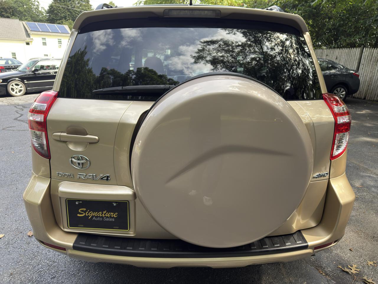 Toyota RAV4 Base I4 4WD 2010