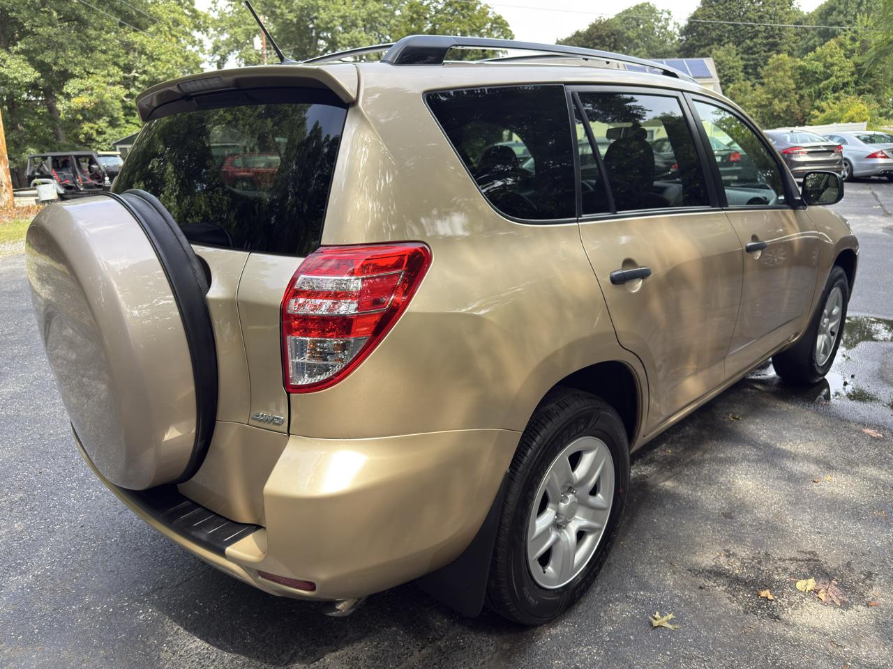 Toyota RAV4 Base I4 4WD 2010