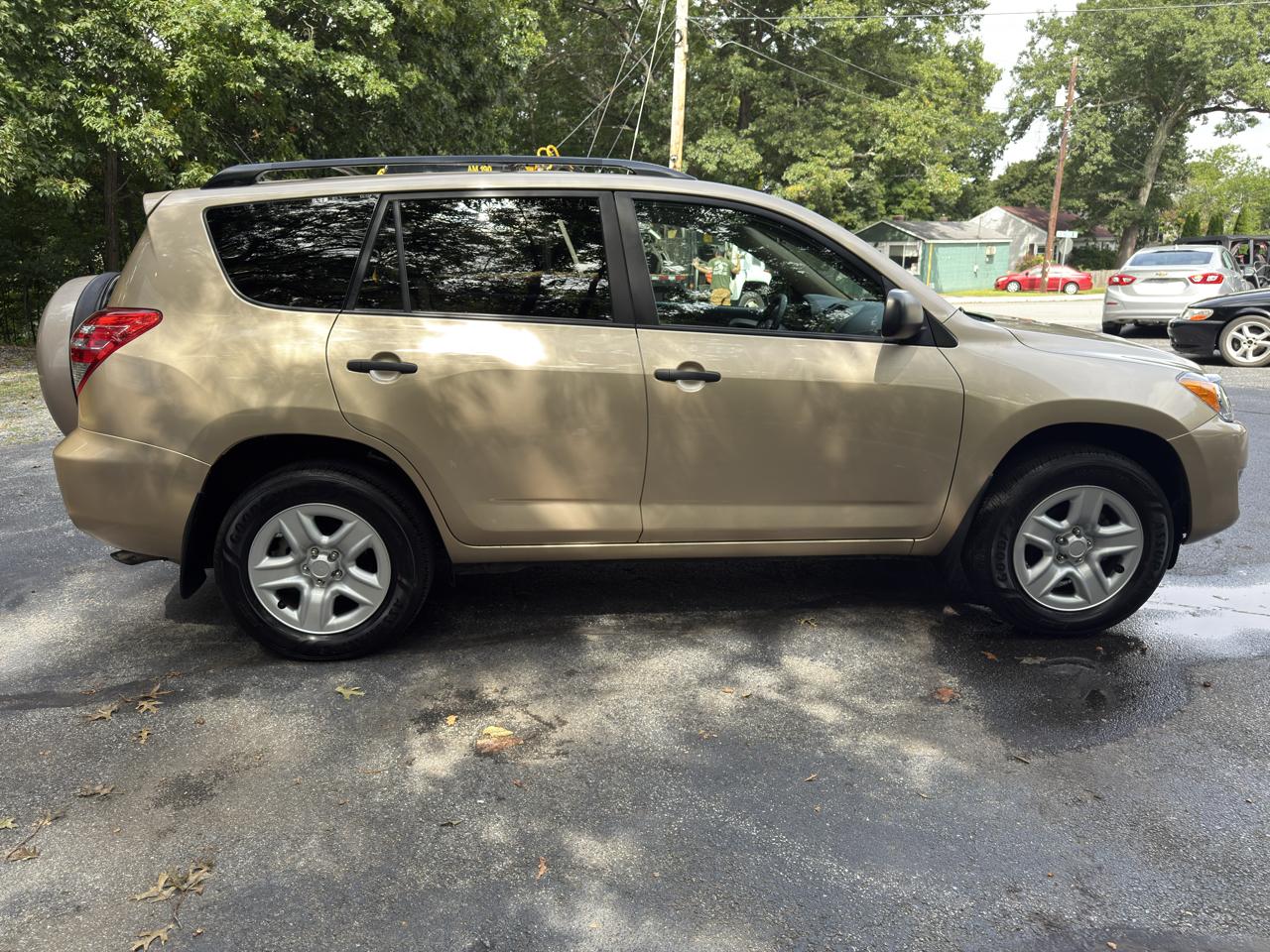 Toyota RAV4 Base I4 4WD 2010